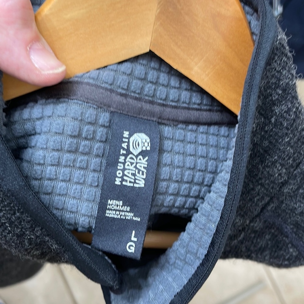 Large Mountain Hardwear Mens Vest